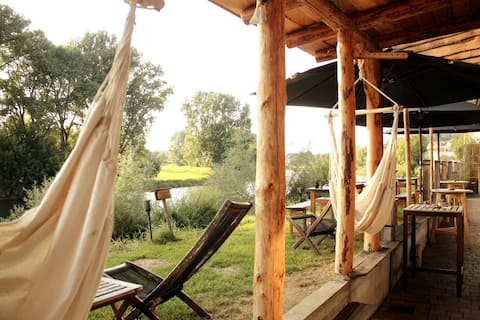 Bienestar del Danubio con zancos sauna, hoguera, cine
