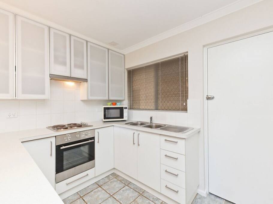 Fully fitted kitchen, all cookware and crockery supplied