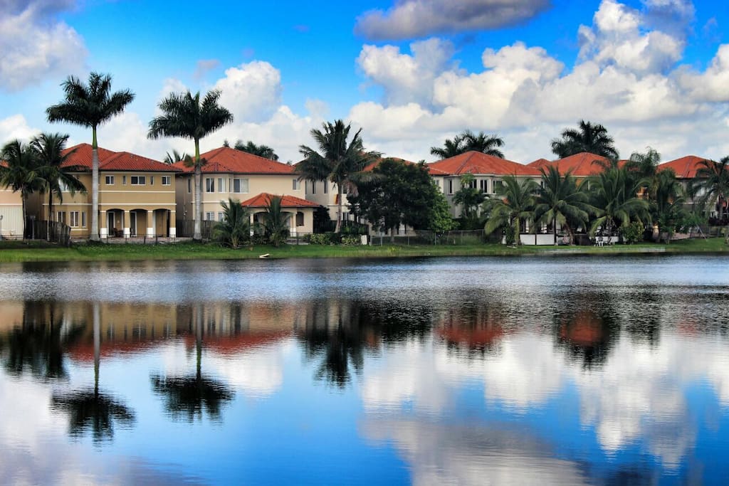 Airbnb Lake View Studio 6 Guest,Everglades.Dolphin Mall