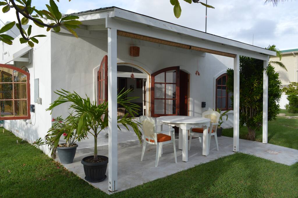 Frangipani Apartment - Frontal view