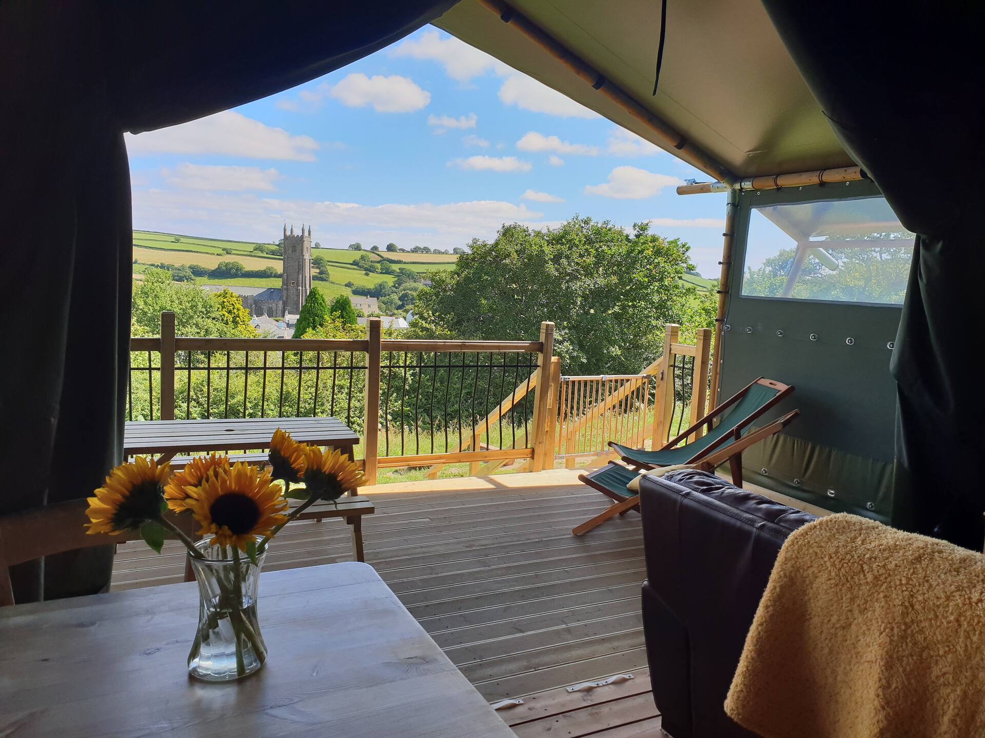Brackenhill Glamping - Safari Tent with Hot Tub — photo 4