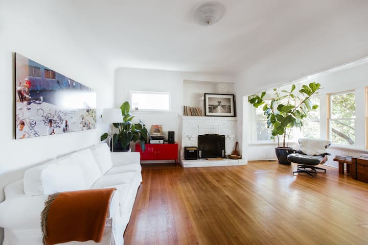 Sunny 3 BR Piedmont Ave Home gallery image 2