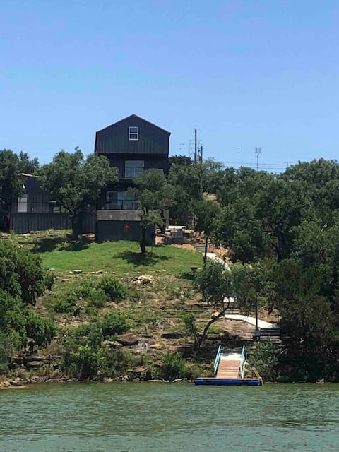 Amazing 3 Bedroom Barndominium on Lake Buchanan