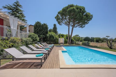 Villa with pool and sea view