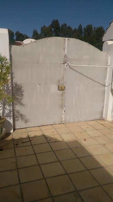 Garage à ciel ouvert pour une voiture