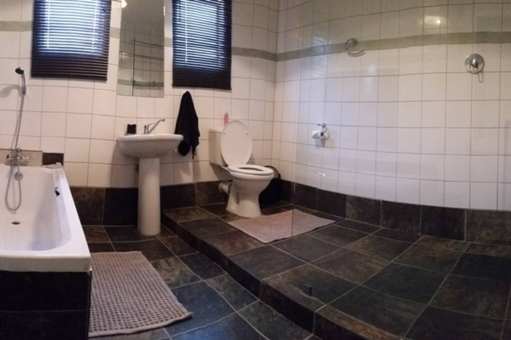 En-Suite to Room 1