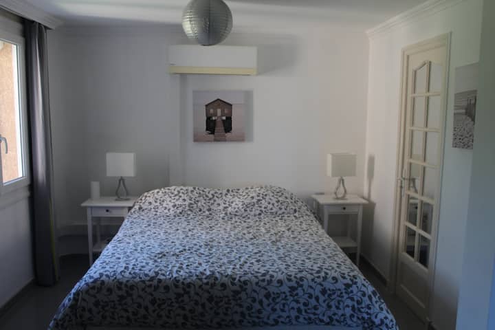 RODIČOVSKÝ APARTMÁN SO 160 LÔŽKAMI, DETSKOU POSTIEĽKOU A ŠATŇOU NA PRÍZEMÍ