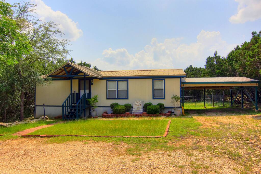 Yard,Building,Cottage,Bench,Office Building