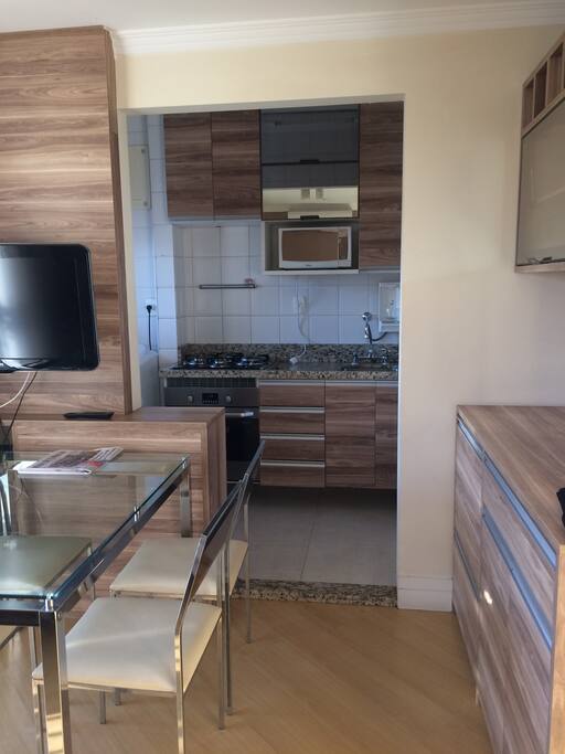 Visão da Sala Jantar com Cozinha