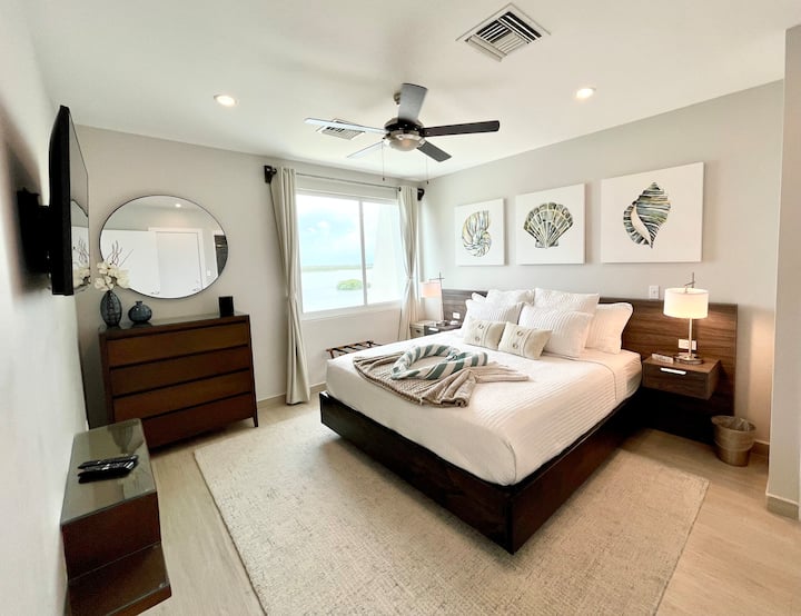 Another Master Bedroom with a king bed and unobstructed views of the Cayes!!