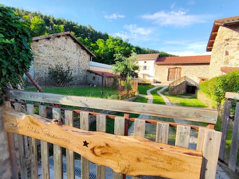 Les Petites Poussières, Rustic Chic Gîte/River