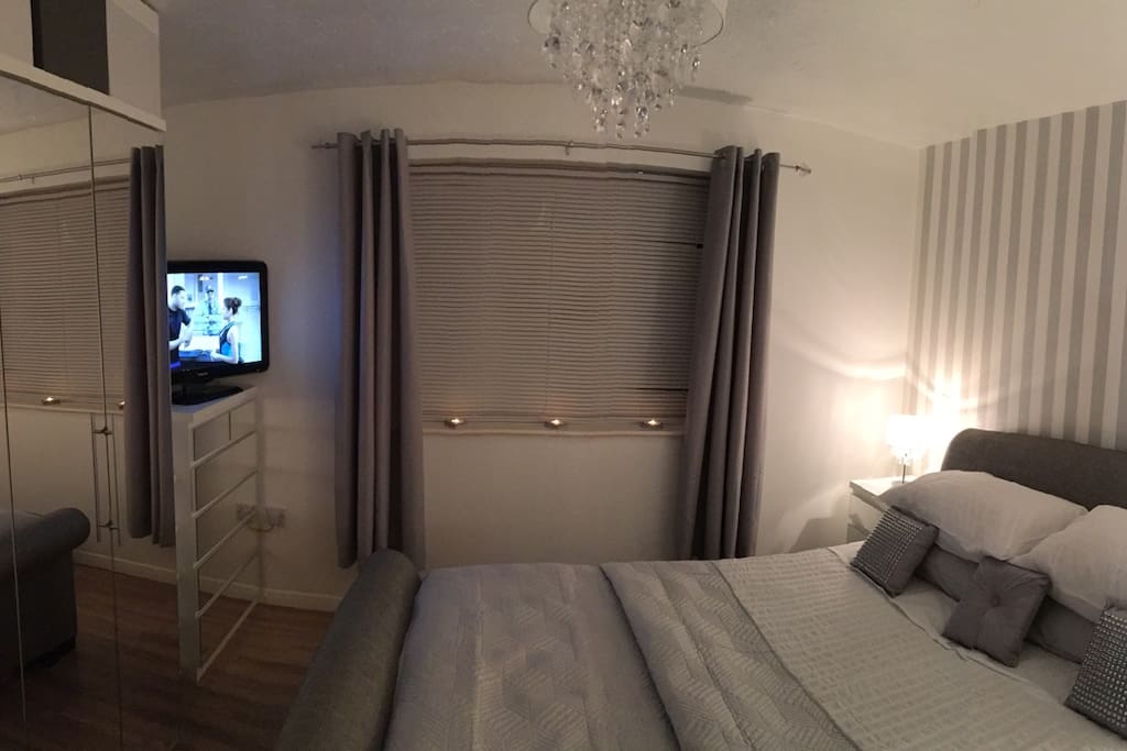 Back bedroom, cosy, quiet and peaceful nicely decorated.