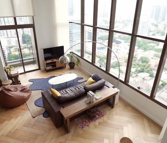 Designer HUGE 2 BR Duplex, Steps to BTS,EMQUARTIER