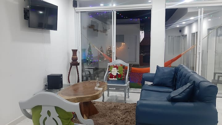 Kemi një dhomë ndenjjeje, ideale për të jetuar me familjen ose miqtë e tu.