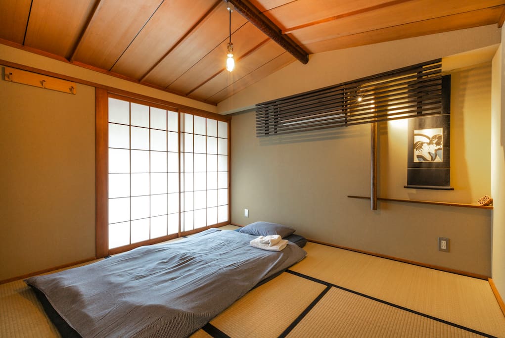 0n the second floor, west side restored room with his « boat shape » ceiling (Airbnb certified photographer).