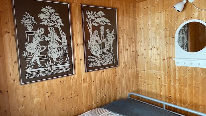 L'altra caviglia dalla seconda camera da letto.