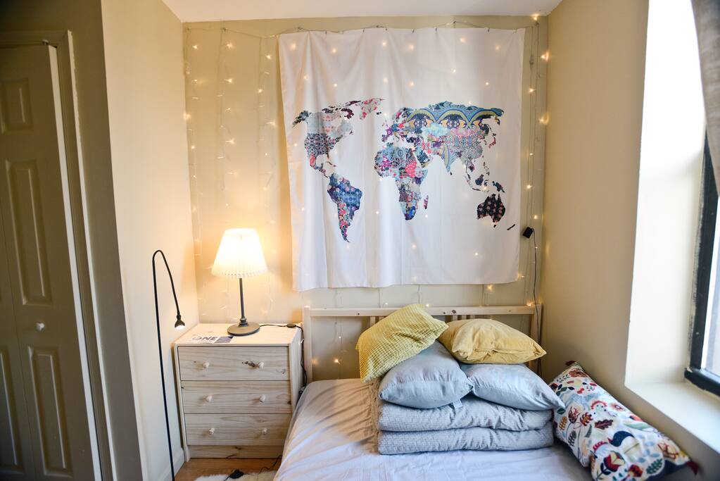 Bedroom overview - comfortable mattress and bedding