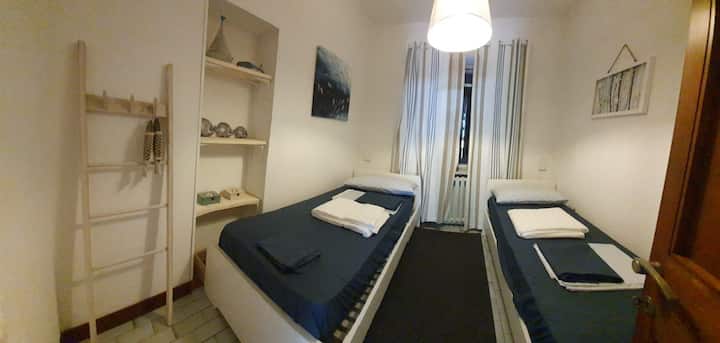 Room 2 single beds