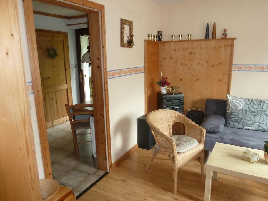 Blick vom Wohnzimmer zur Küche