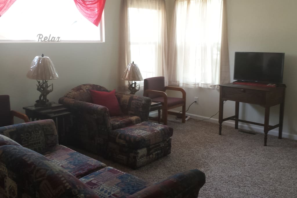 Cosy, well lit living area with full size pull out couch