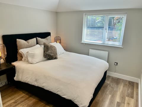 Light and airy one bedroom guest house