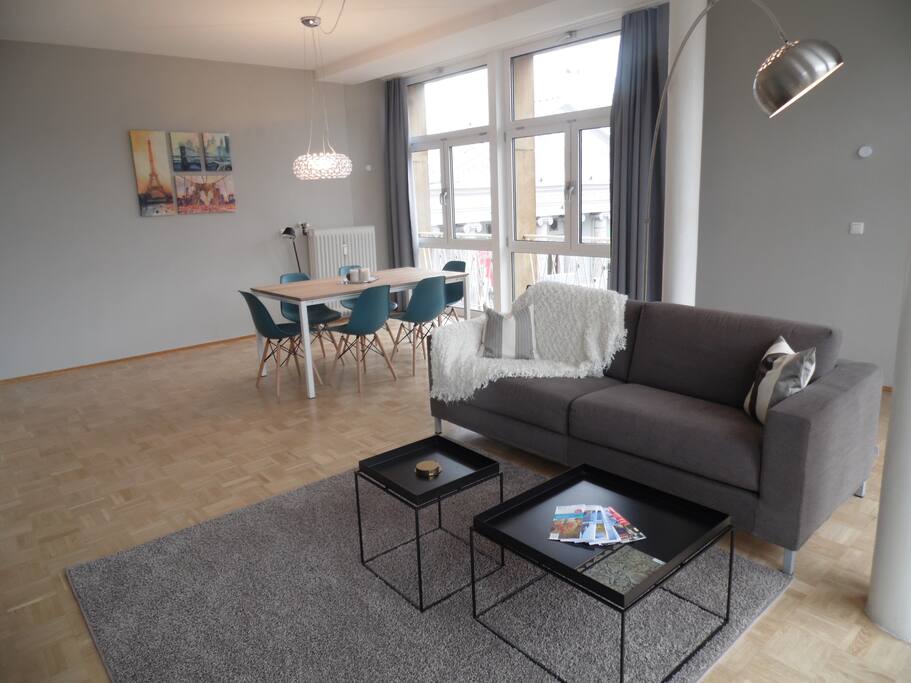 Großzügiges Wohnzimmer