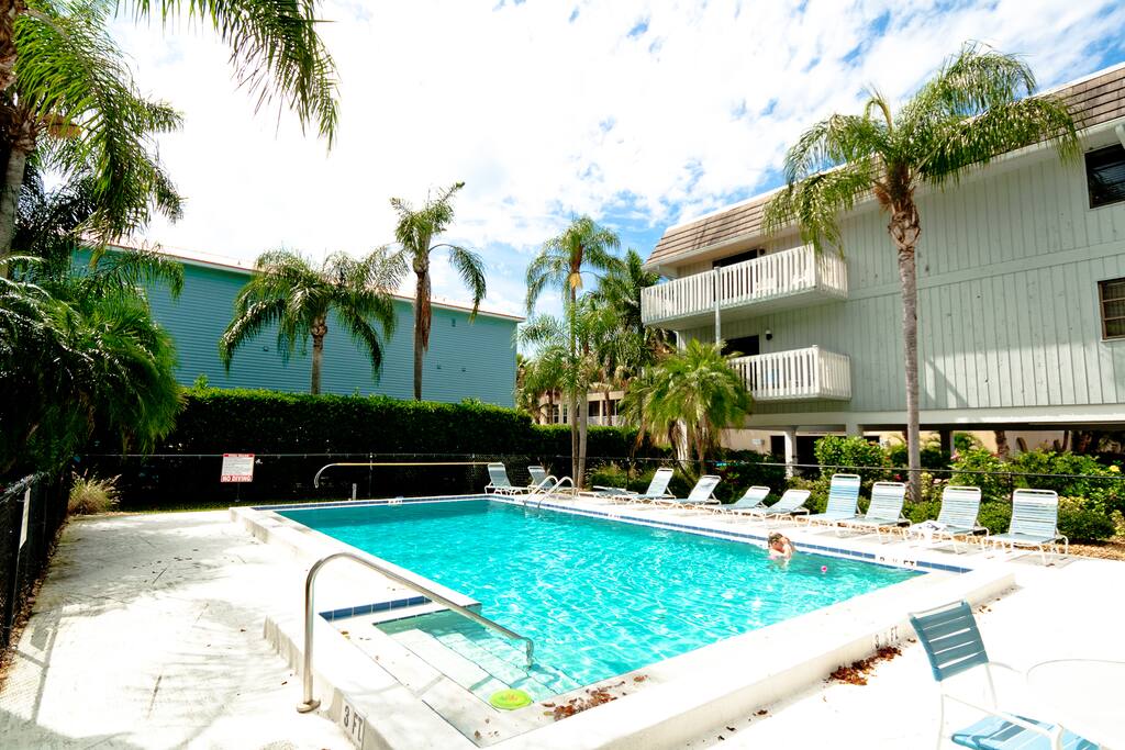 Complex pool