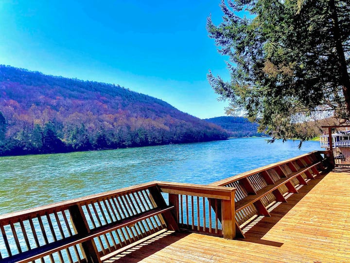 Riverfront Paradise - 3BR/2B House on Allegheny - Houses for Rent in ...
