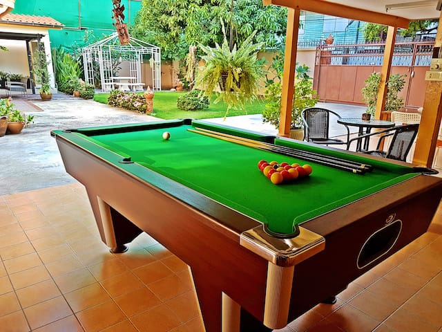 6 Bedroom Houses / Pool & Garden / Bangkok Center gallery image 4