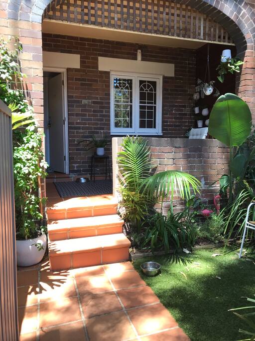 Direct street access to the apartment