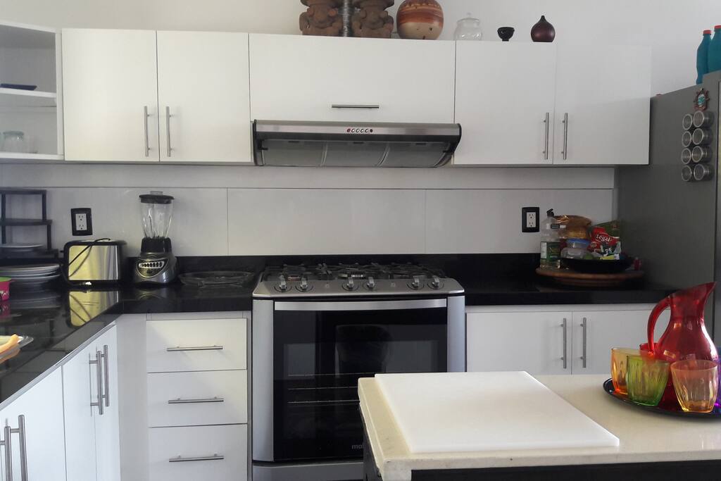 Cocina compartida. Podrás realizar tu desayuno o bien se te puede hacer con un costo extra.