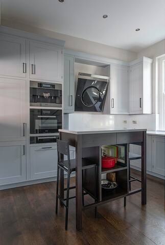 Elegant Knightsbridge Townhouse close to Harrods gallery image 4