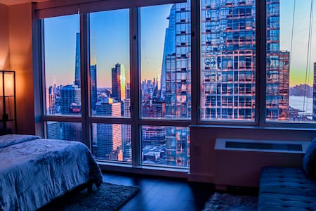Luxury Skyrise Views of Empire State Building!