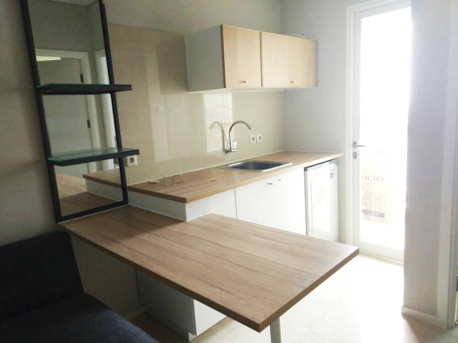 spacious kitchen set