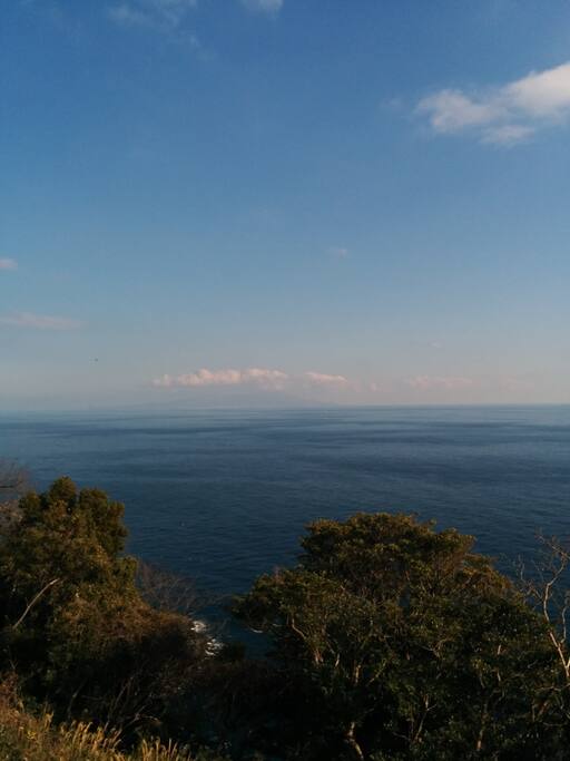 Let me take you to some of my favorite meditation spots near the beach by my car.