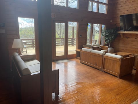 Retreat  Overlooking Lake in Uwharrie Forest