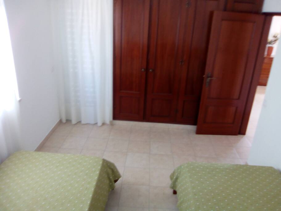Quarto verde, com terraço (twin).