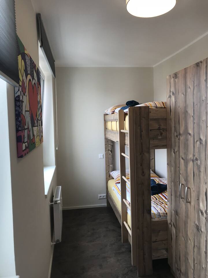 Спална соба со кревет на спрат