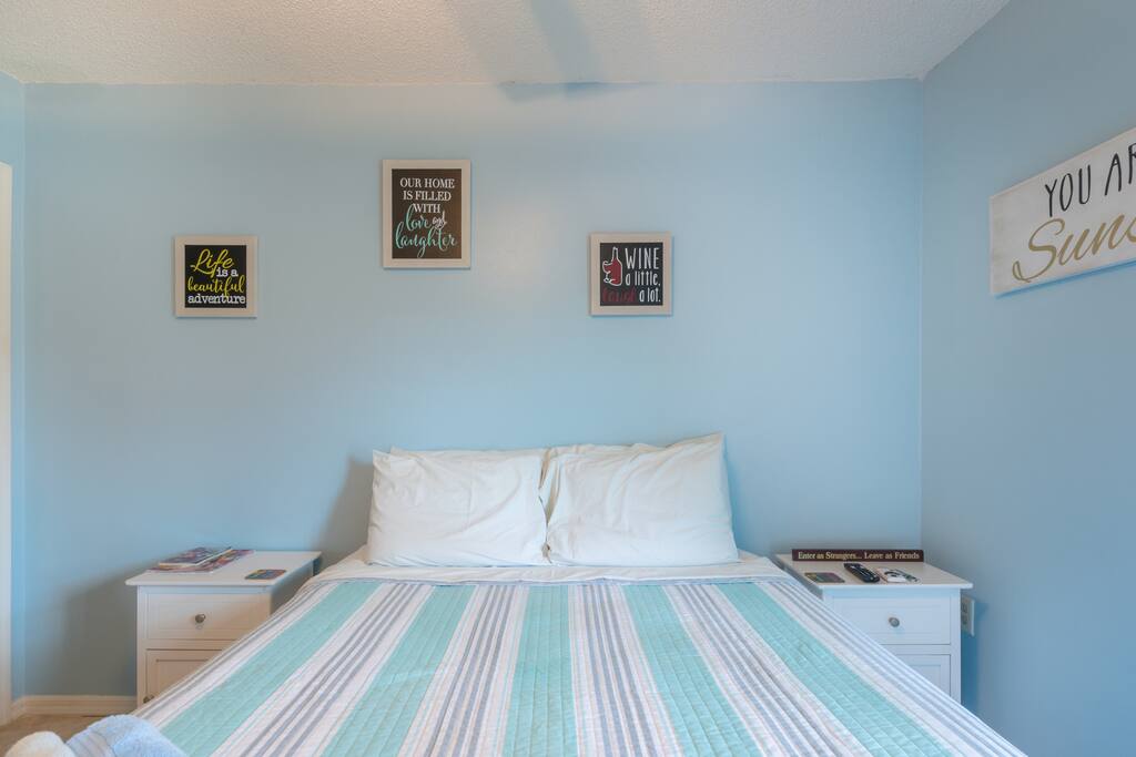 Room #1 - View #2 - Queen bed