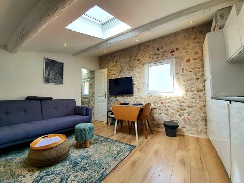 BRAND NEW ONE-BEDROOM IN OLD TOWN