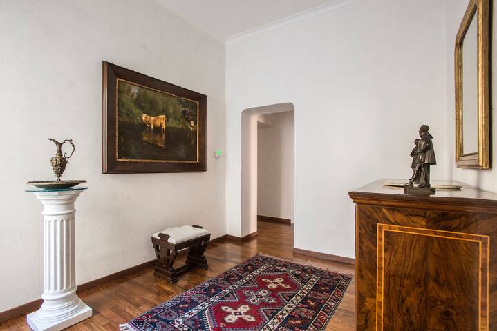 Ludovisi Delux New: 3 bed 2 bath at Spanish Steps gallery image 3