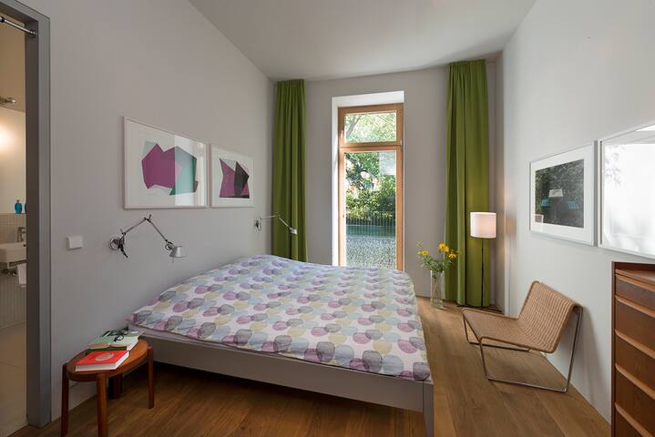 200qm Unique location on a park-like property gallery image 5