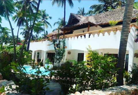Moyo apartment with swimming pool