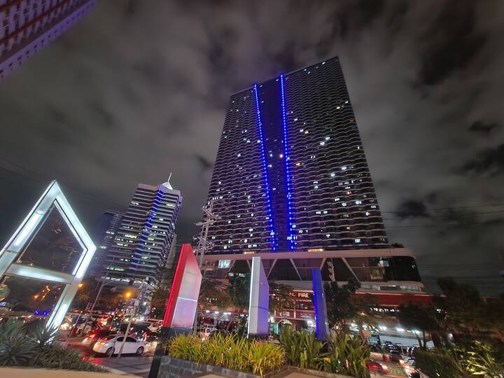 Heart of Makati, Central location Apartments for