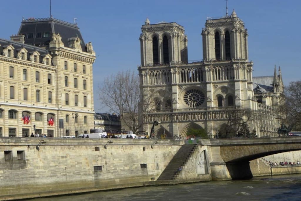 Notre dame
at 2 minutes walk