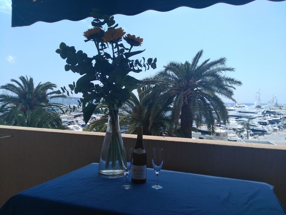Table and chairs on the Terrace for meals face to the sea