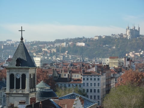 Popular Airbnb listing: Exceptional view, 12th heaven Foch Part Dieu in Lyon 6e Arrondissement