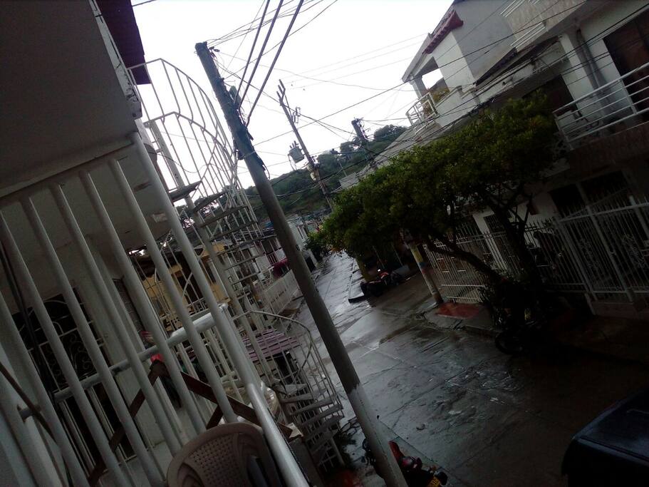 Casa ubicada sobre Vía alterna, apartamento independiente segundo piso.
