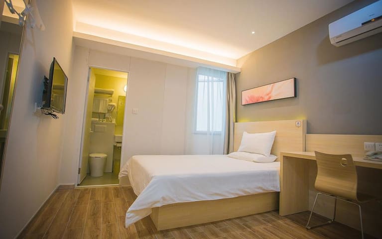 The house by the river of Lesa