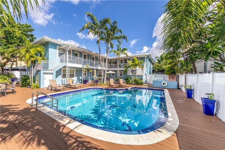 Blue Parrot Inn 3 1 1 Heated Pool 1 Mi To Beach Houses For Rent In Fort Lauderdale Florida United States